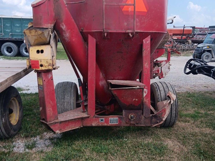 new-holland-355-image-4