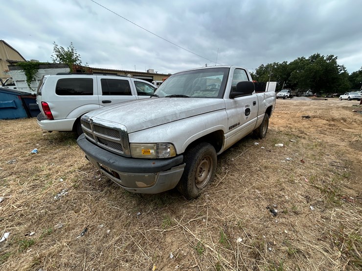 2001-dodge-ram-1500-image-1