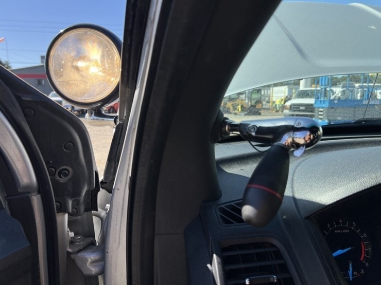 2016-ford-explorer-image-29