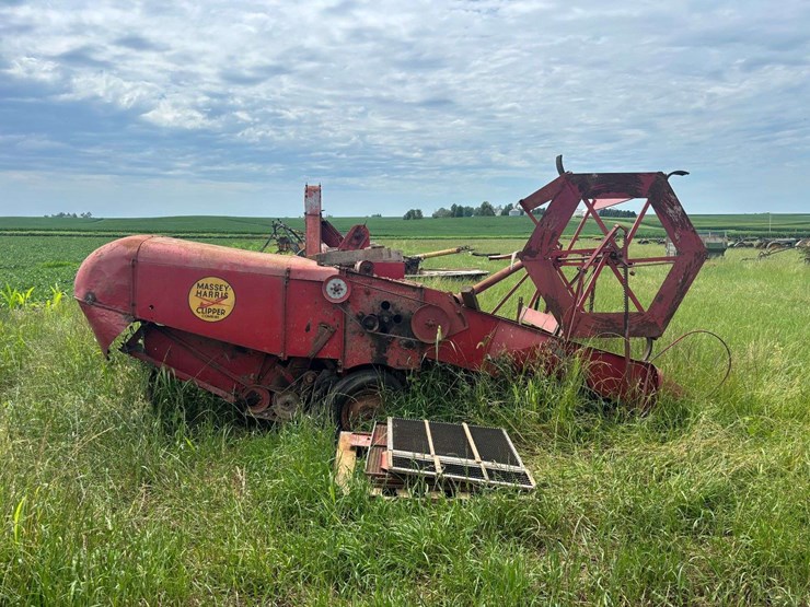 massey-harris-clipper-combine-image-4