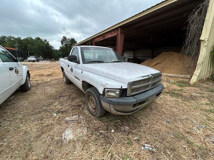 2001-dodge-ram-1500-image-2