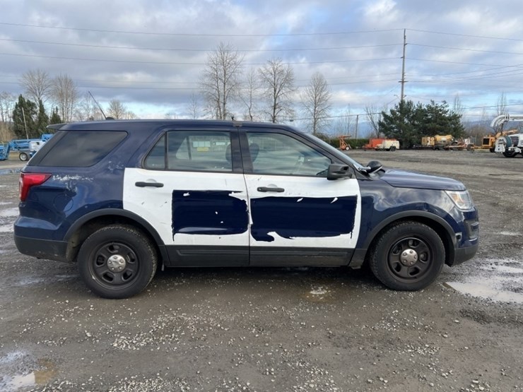 2017-ford-explorer-image-3