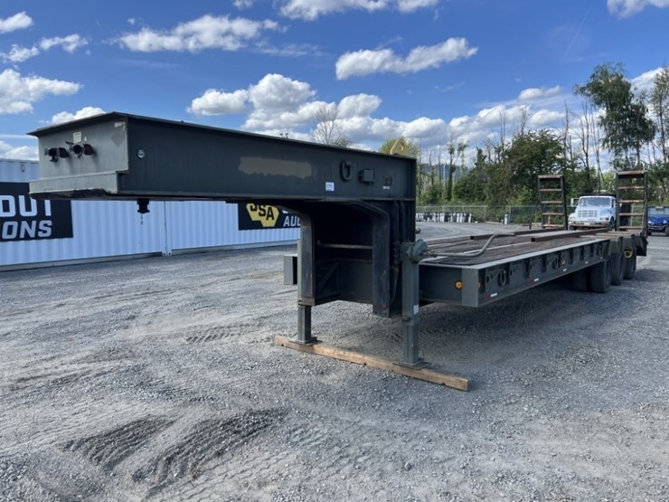 2001-kalyn-29'-tri-axle-goose-neck-trailer-image-1