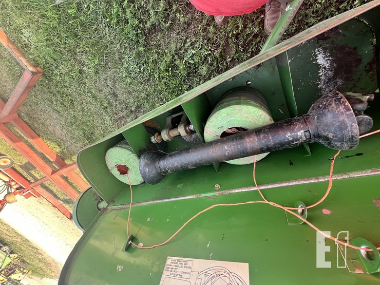 john-deere-336-image-9