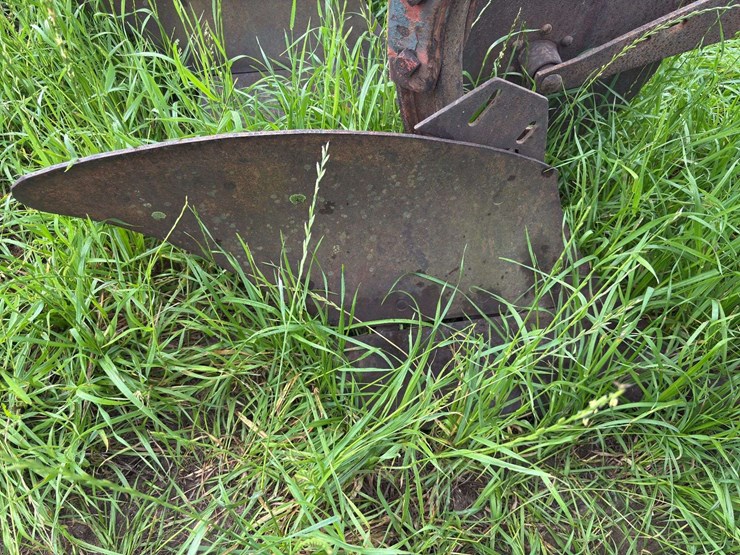 moline-5-bottom-14”-pull-type-plow-image-51