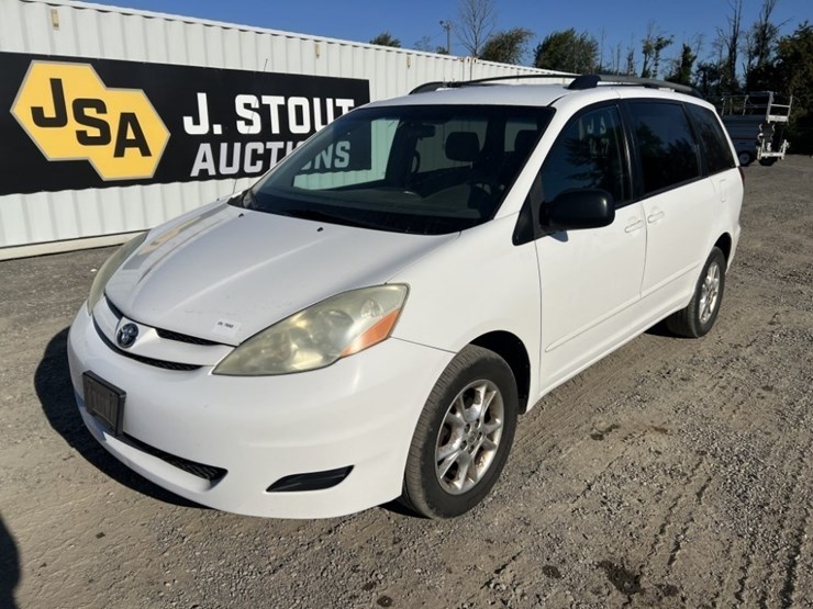 2006-toyota-sienna-le-image-1