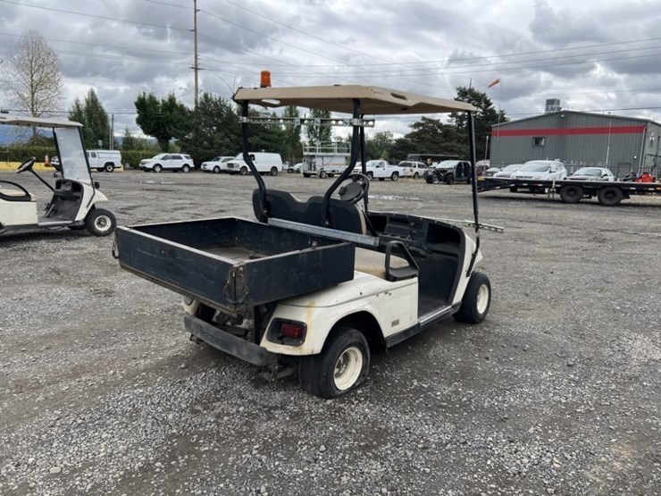 ez-go-textron-golf-cart-image-4