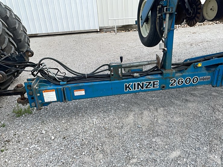 kinze-2600-image-4