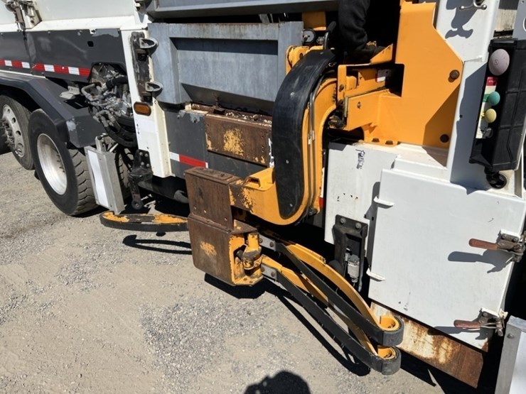 2011-mack-leu612-image-19