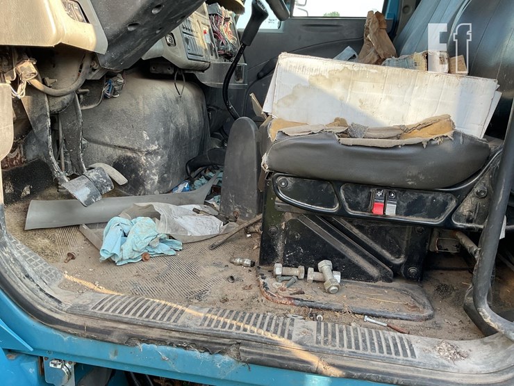 2008-international-durastar-4100-image-23