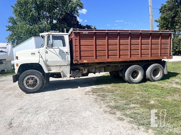 1990-ford-8000-image-1