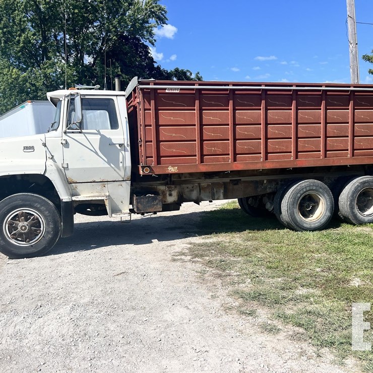 1990 FORD 8000