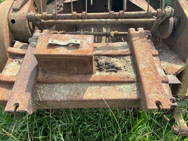 john-deere-side-chute-baler-image-12