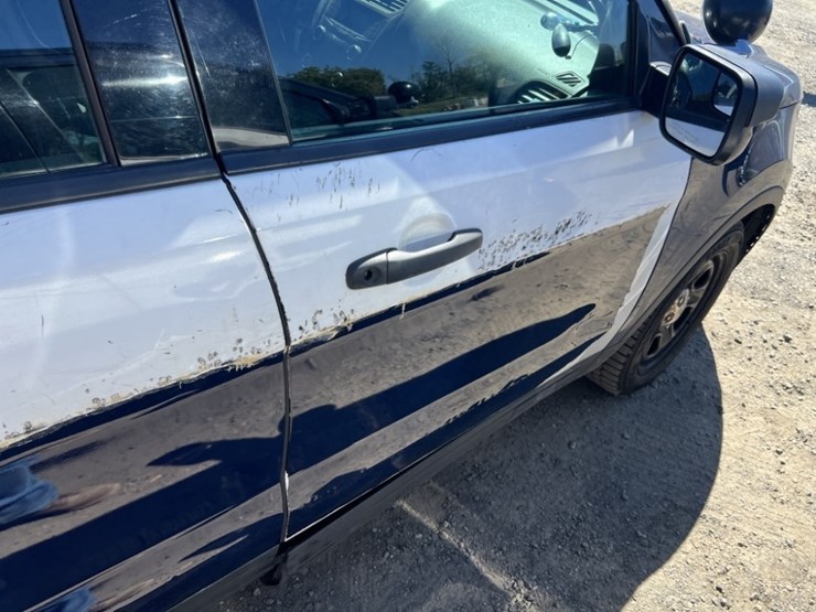 2016-ford-explorer-image-39