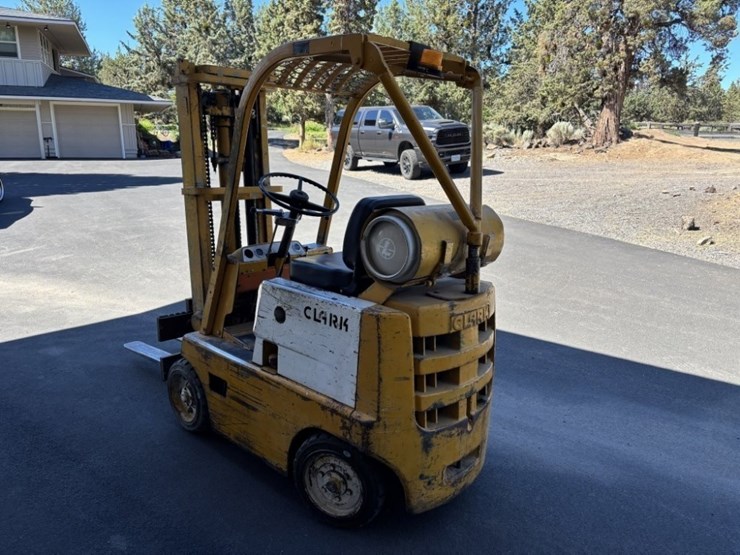 clark-c30b-forklift-image-3