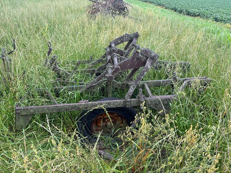 2-bottom-14”-two-way-plow-image-8
