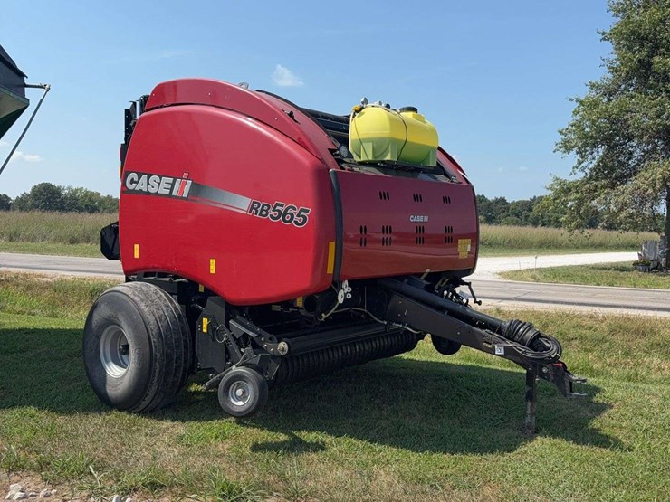 2016-case-ih-rb565-image-1