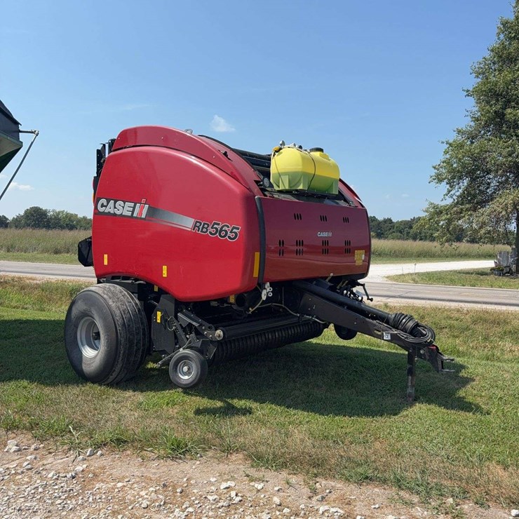 2016 CASE IH RB565