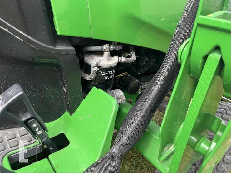 2013-john-deere-2032r-image-13