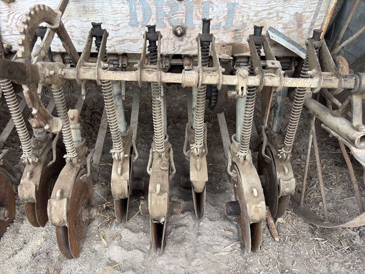moline-8’-grain-drill-image-48