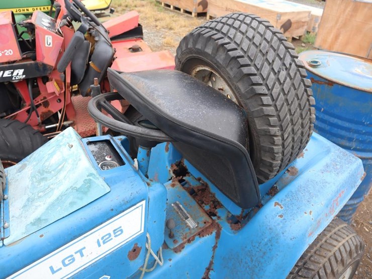 ford-lgt125-riding-mower-image-12