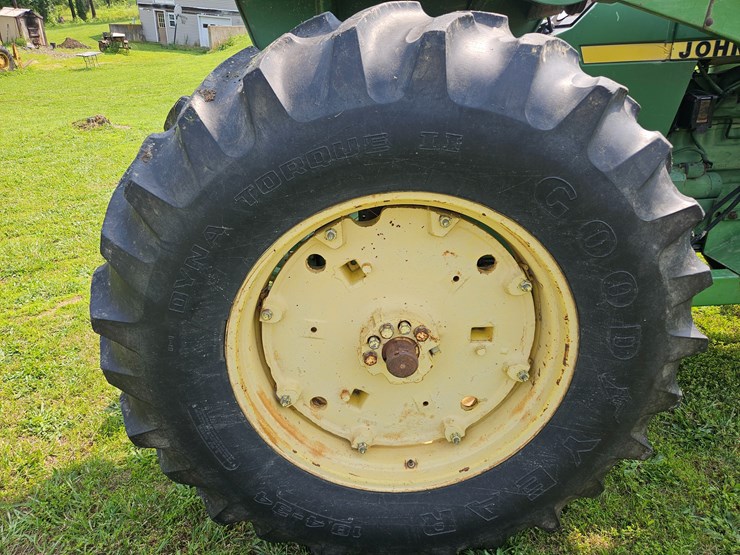 1982-john-deere-2940-image-37