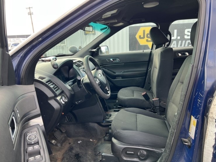 2017-ford-explorer-image-18