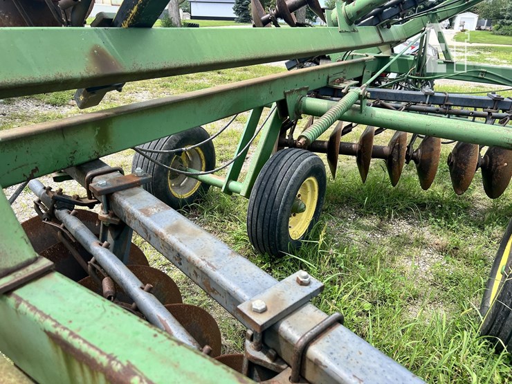 john-deere-220-image-17