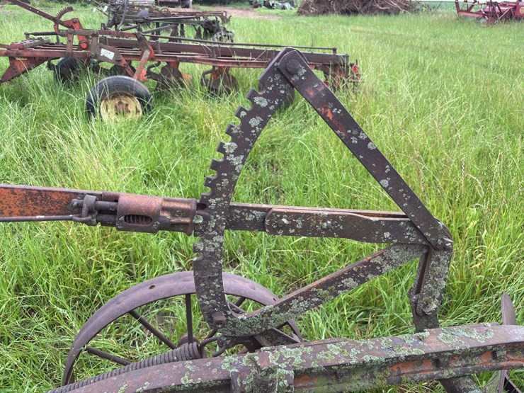 2-bottom-14”-pull-type-plow-image-19