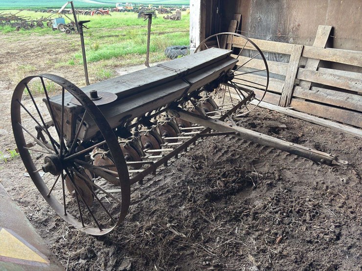 moline-8’-grain-drill-image-3