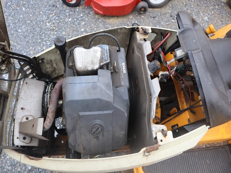 cub-cadet-riding-mower-image-14