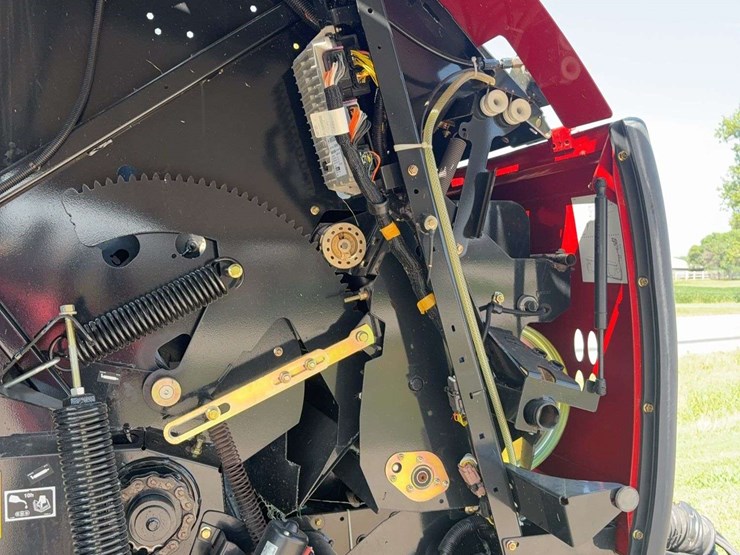 2016-case-ih-rb565-image-10
