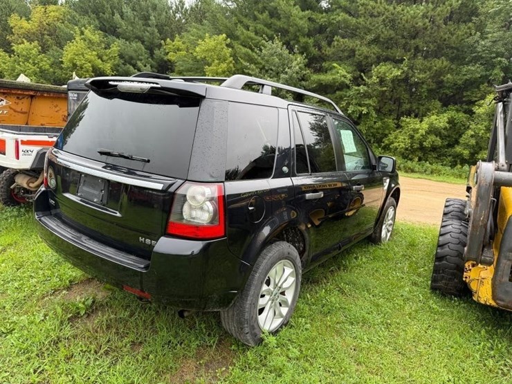 2011-land-rover-lr2-hse-image-5