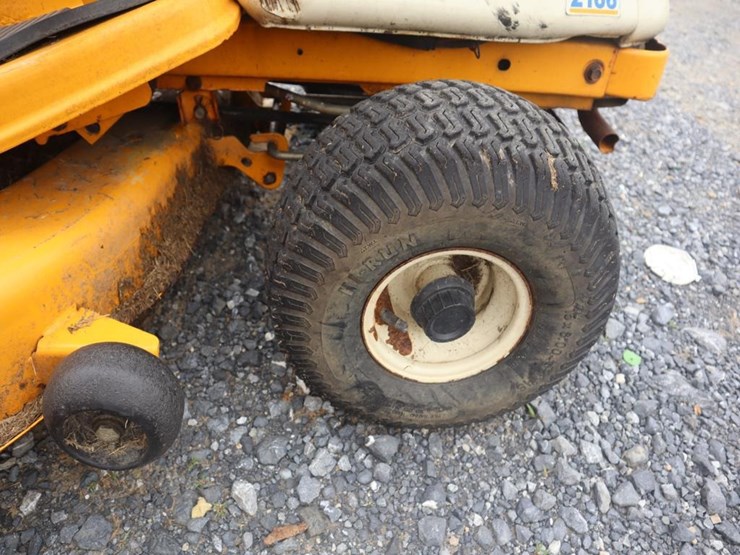 cub-cadet-riding-mower-image-9