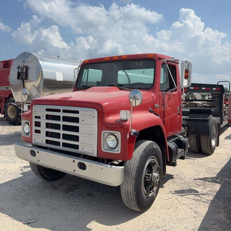 1986 INTERNATIONAL S1900