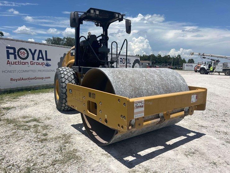 2018-caterpillar-cs54b-image-2