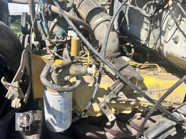 1990-ford-8000-image-23