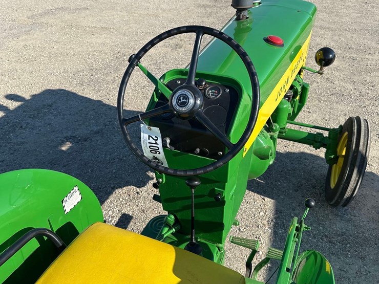 john-deere-330-image-12