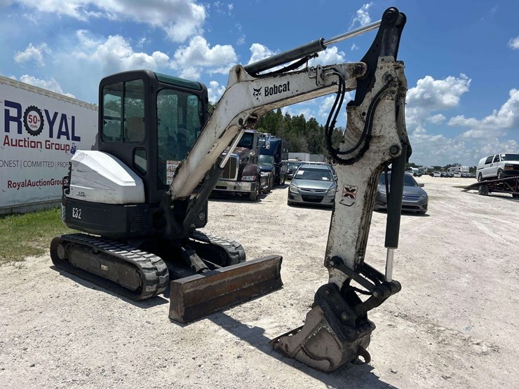 2013-bobcat-e32-image-2