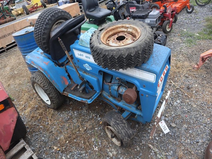 ford-lgt125-riding-mower-image-2