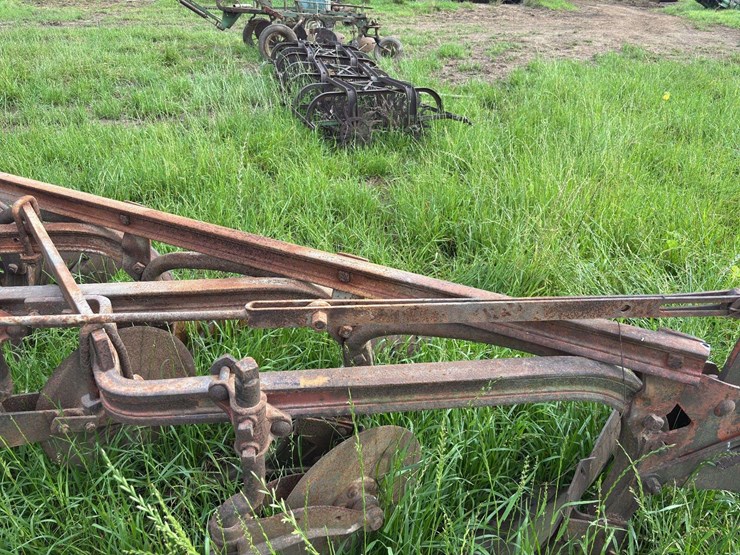moline-5-bottom-14”-pull-type-plow-image-24