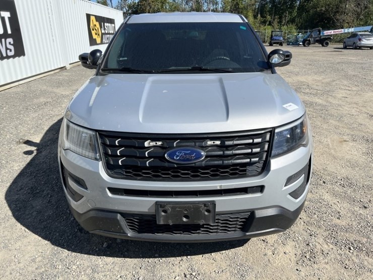 2016-ford-explorer-image-8