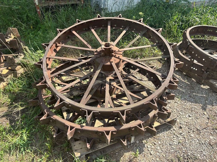 (2)-farmall-f-series-steel-wheels-image-1