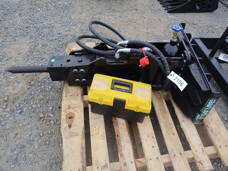 future-mini-skid-steer-breaker-image-2