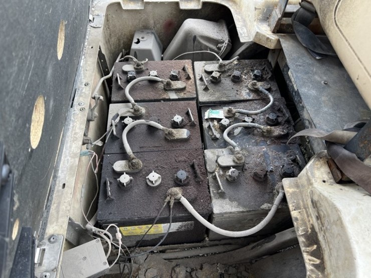 ez-go-textron-golf-cart-image-13