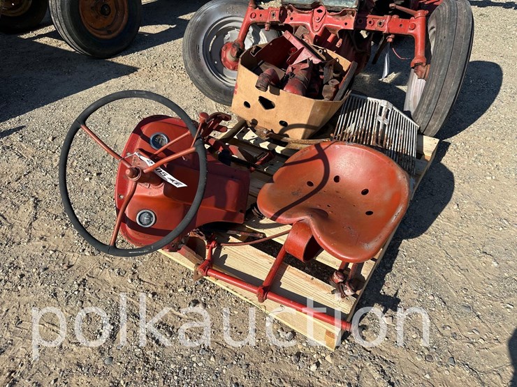 2105-ford-8n-image-2