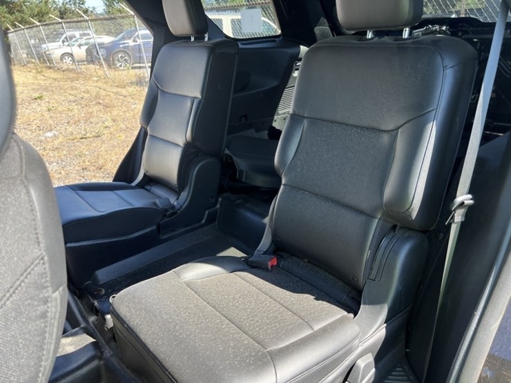 2023-ford-explorer-image-16