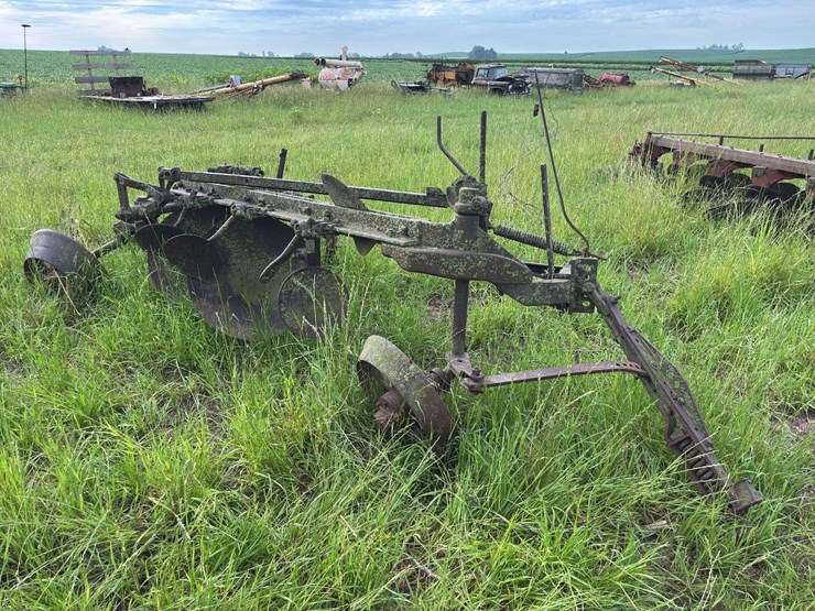 3-bottom-25”-terracing-plow-image-3
