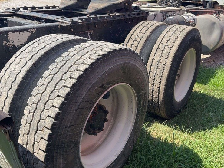 1994-peterbilt-377-image-14