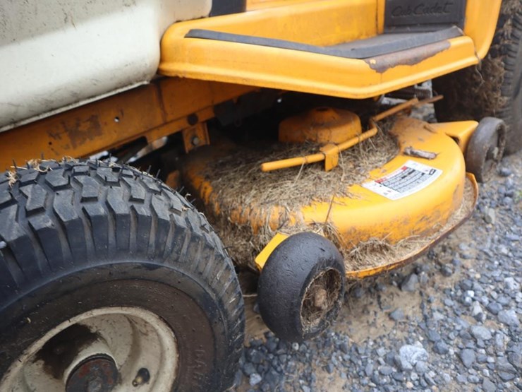 cub-cadet-riding-mower-image-12